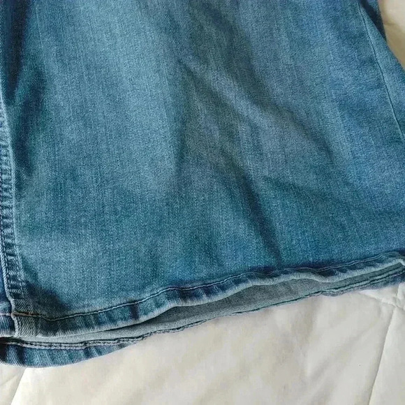 Old Navy  Denim Shorts - Picture 4 of 8